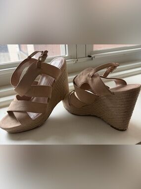 BCBG Generation Beige/Light Pink Women’s Wedge Sandals, size 7